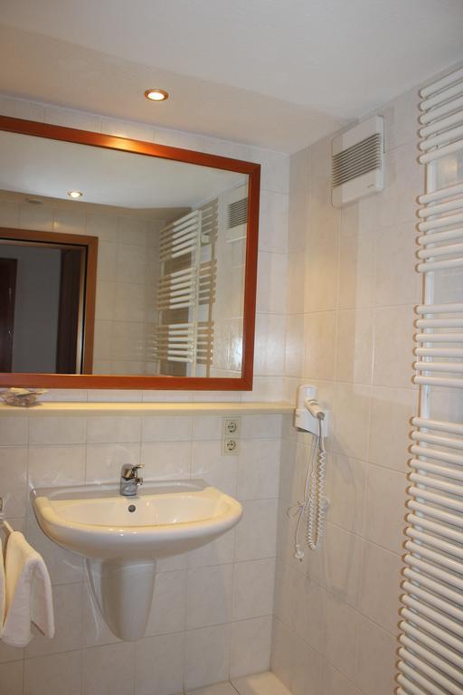Ristorante Pizzeria Pension Taormina Roßhaupten Δωμάτιο φωτογραφία